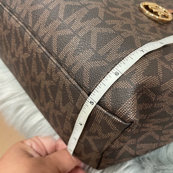 NWT Michael Kors Jet Set Charm Bag - Picture 10 of 10